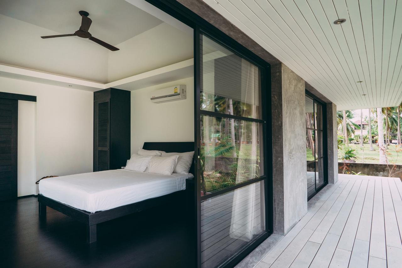 Le Motu Hotel Taling Ngam Beach Exterior foto
