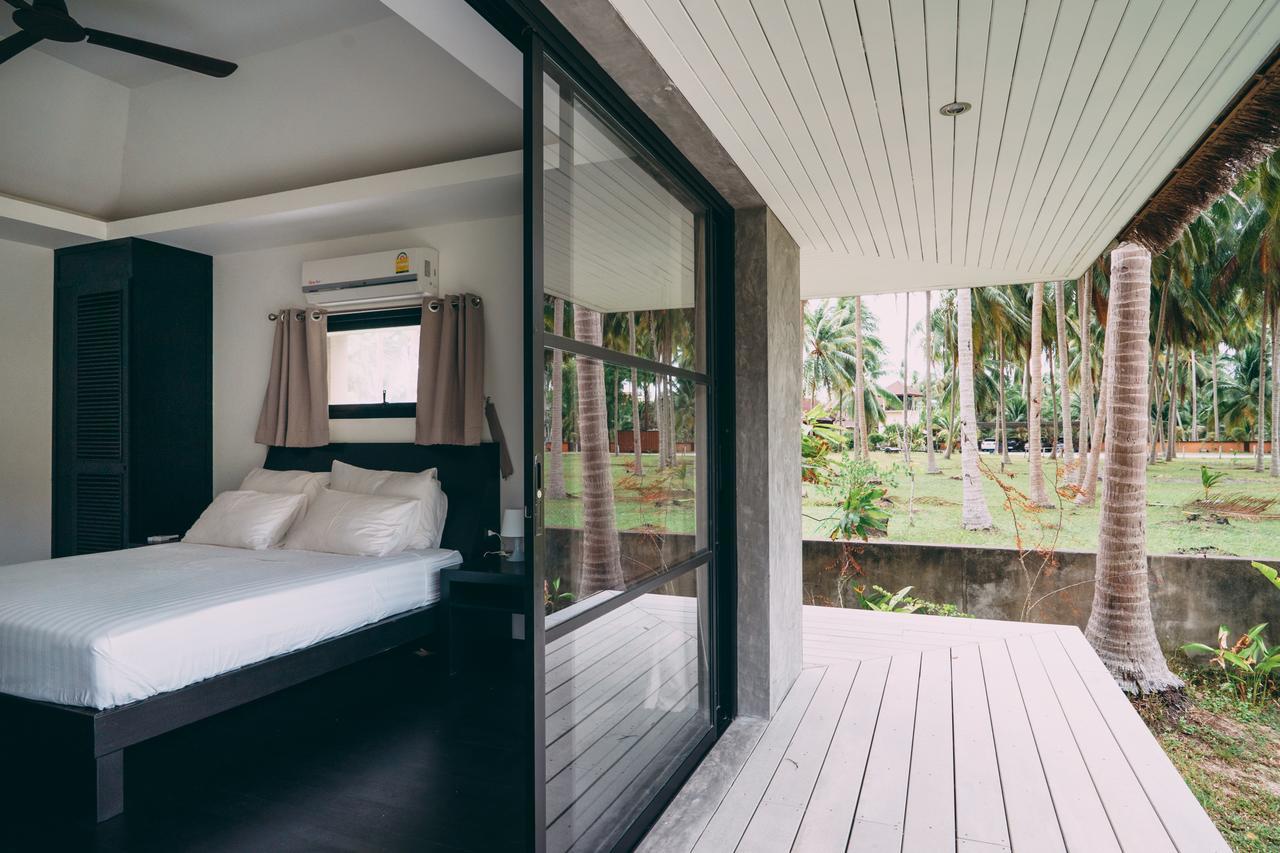Le Motu Hotel Taling Ngam Beach Exterior foto